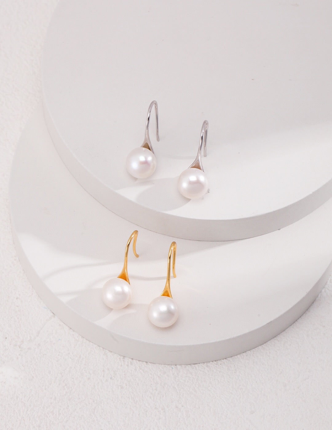 Classic High-Heeled Pearl Dangle Earrings