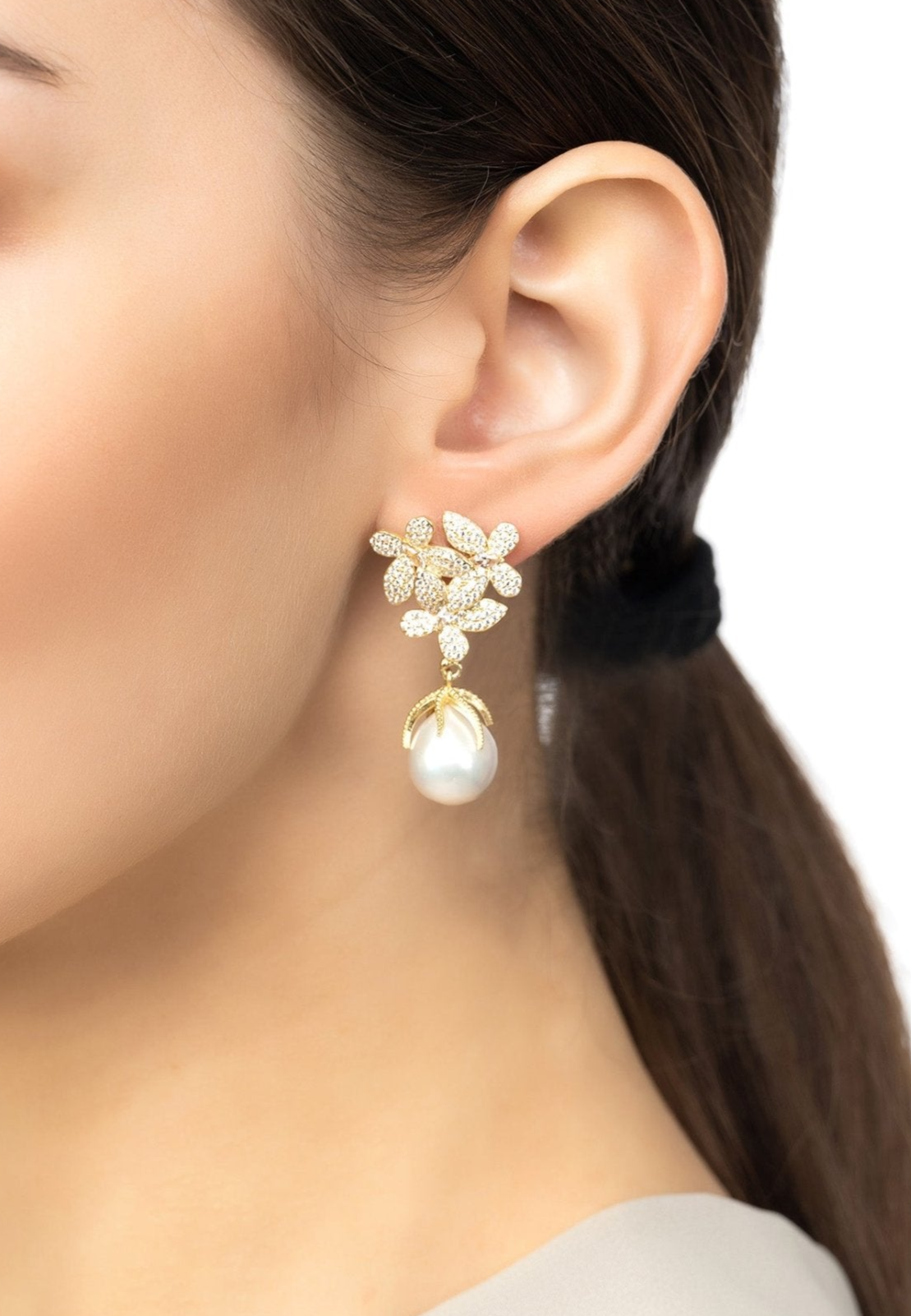 Flowers Pearl Earrings Gold White