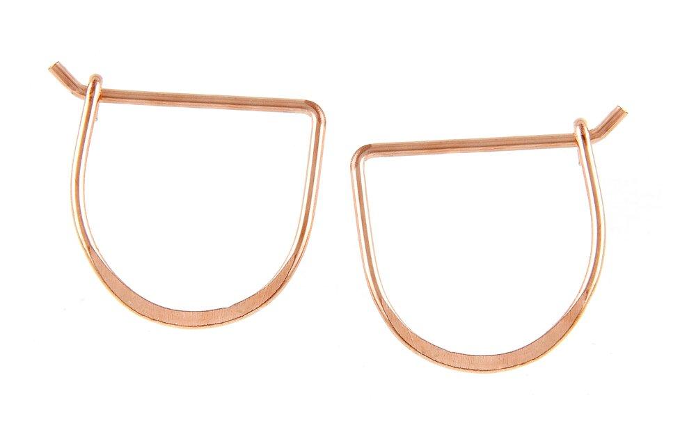 Minimalist Meredith hoop earrings with textured gold finish