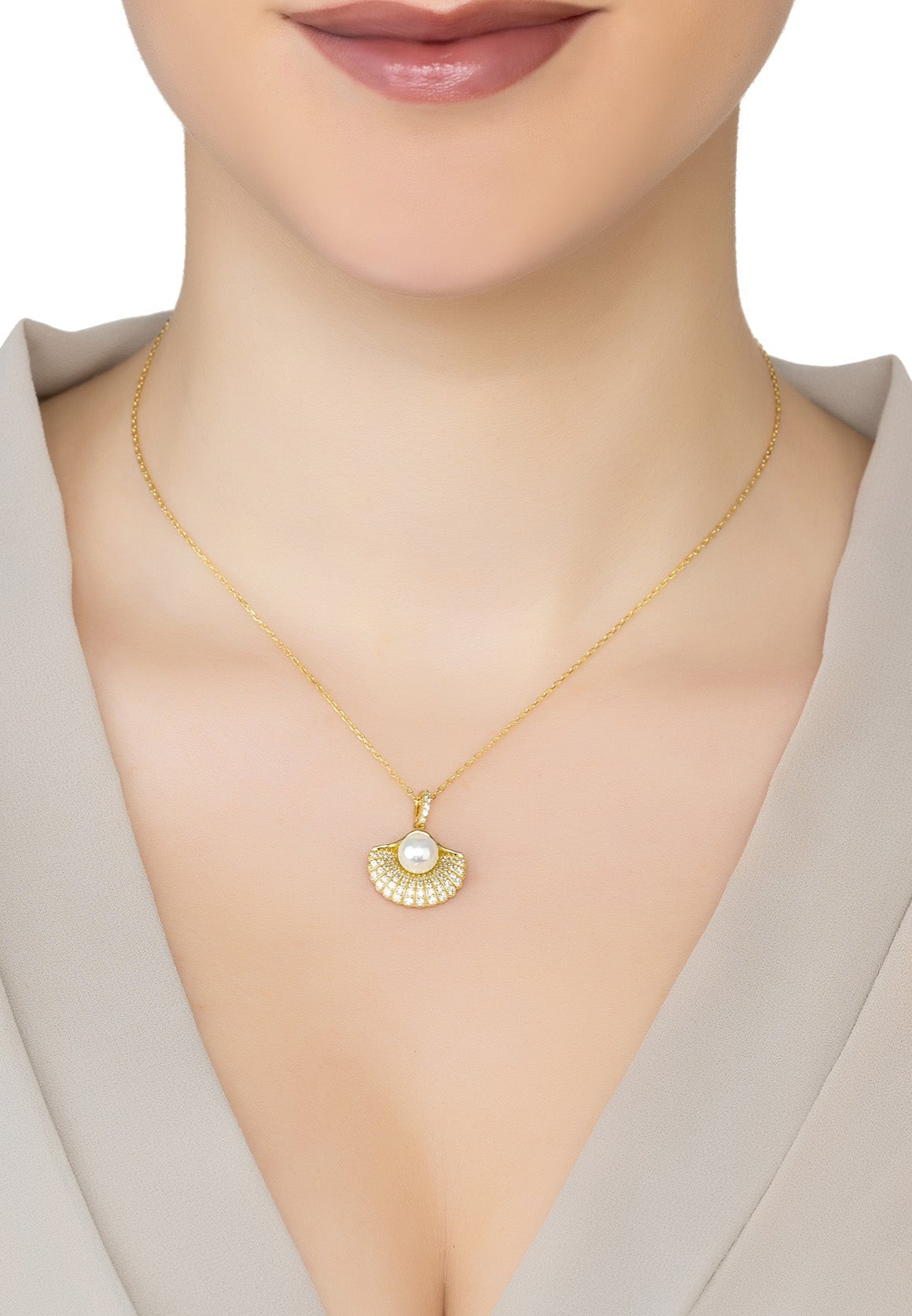 Fan and Pearl Pendant Necklace